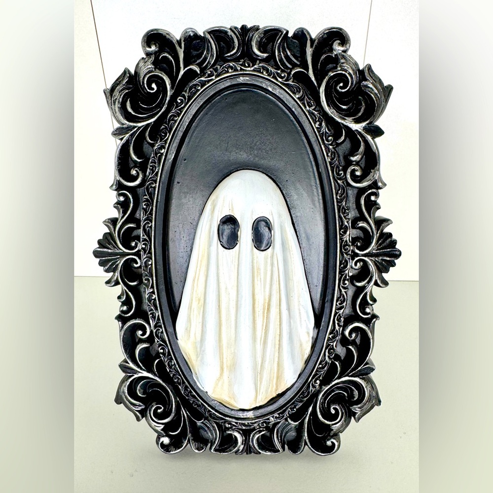 3D Halloween Ghost in Ornate Frame Picture NWT Ross Viral